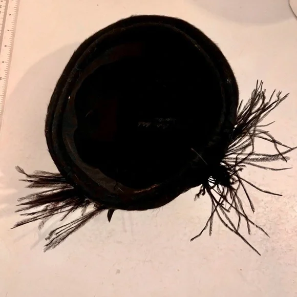 Vintage Hudson’s Bay  women’s black feather hat fascinator headpiece - Picture 4 of 7
